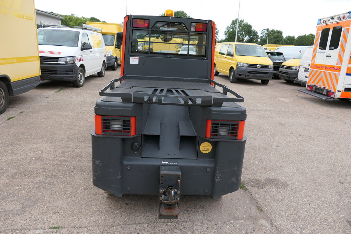 LINDE P250 Schlepper AHK Batterie 10/2022 Schiebetüren - Chariot tracteur: photos 5 LINDE P250 Schlepper AHK Batterie 10/2022 Schiebetüren - Chariot tracteur: photos 5