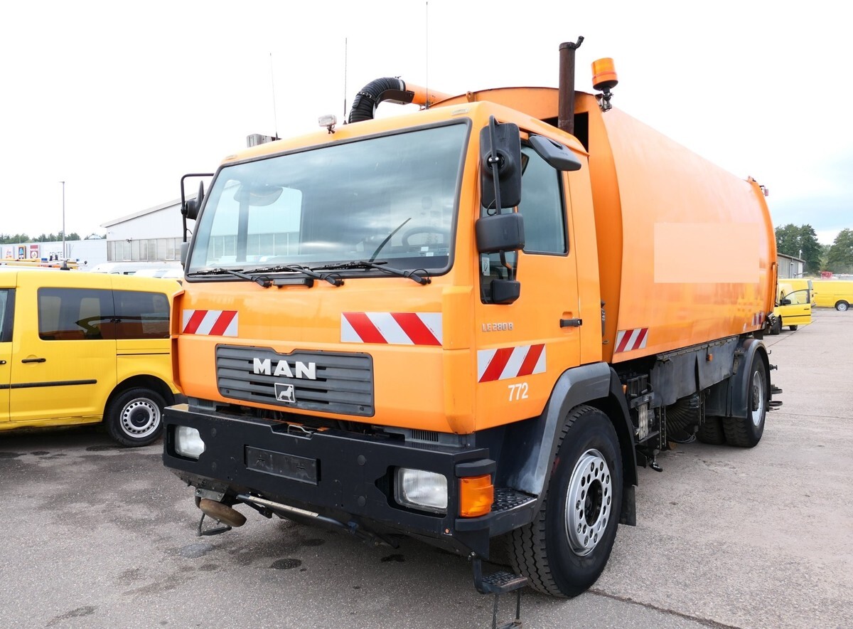 MAN 18.285 LLC LE280B ZW SCHIENENREINIGER SCHÖRLING - Camion hydrocureur: photos 5 MAN 18.285 LLC LE280B ZW SCHIENENREINIGER SCHÖRLING - Camion hydrocureur: photos 5