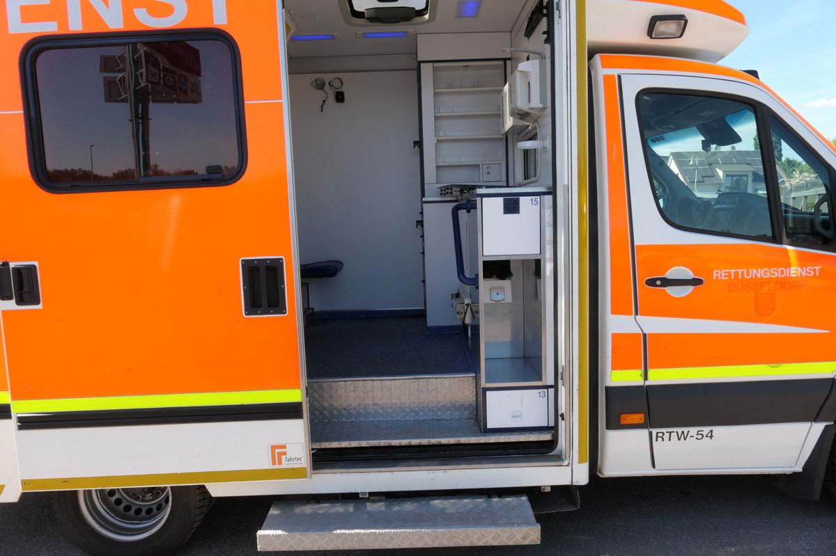 Ambulance MERCEDES-BENZ Sprinter 519 CDI Klima Krankenwagen: photos 7