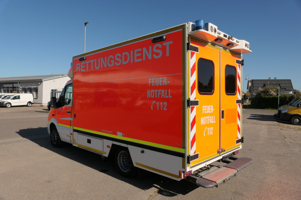 MERCEDES-BENZ Sprinter 519 CDI Klima Krankenwagen - Ambulance: photos 4 MERCEDES-BENZ Sprinter 519 CDI Klima Krankenwagen - Ambulance: photos 4