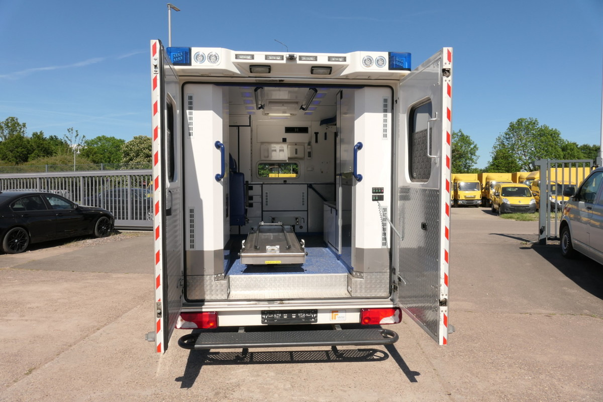 Ambulance MERCEDES-BENZ Sprinter 519 CDI Klima Krankenwagen: photos 9