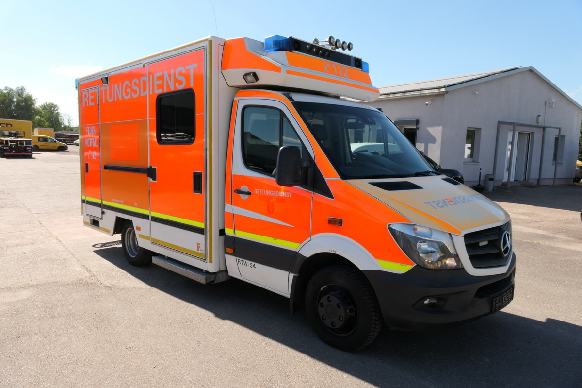 MERCEDES-BENZ Sprinter 519 CDI Klima Krankenwagen - Ambulance: photos 2 MERCEDES-BENZ Sprinter 519 CDI Klima Krankenwagen - Ambulance: photos 2