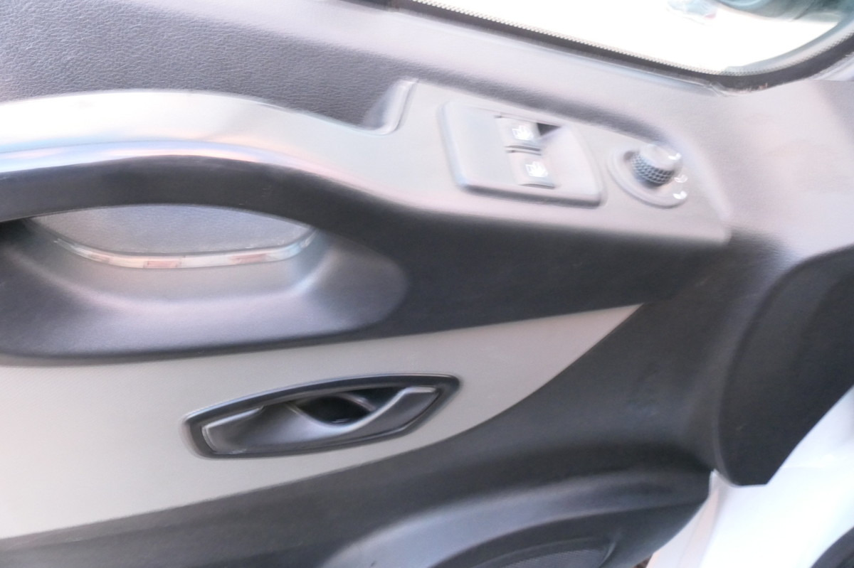 Fourgonnette RENAULT Trafic dCi 120 L1H1 3-Sitzer KLIMA: photos 11