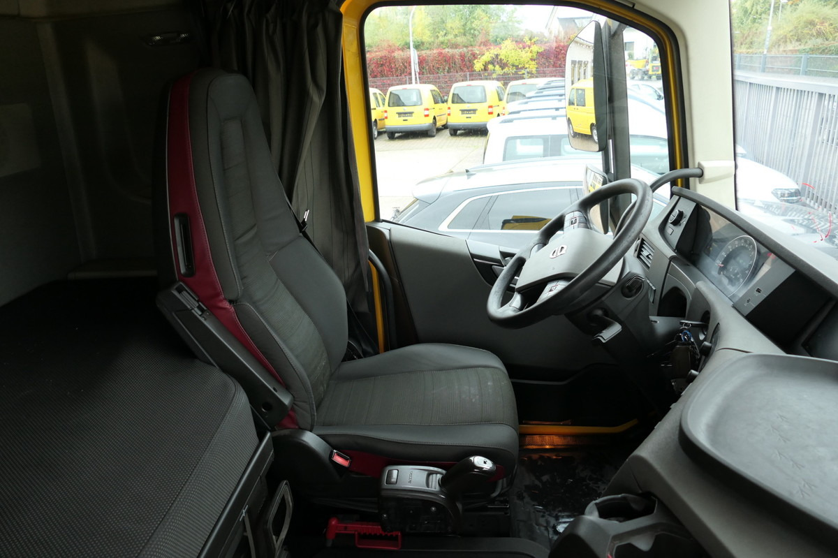 Photo d'intérieur 1: Camion porte-conteneur/ Caisse mobile VOLVO FH 26.420 6x2 BDF