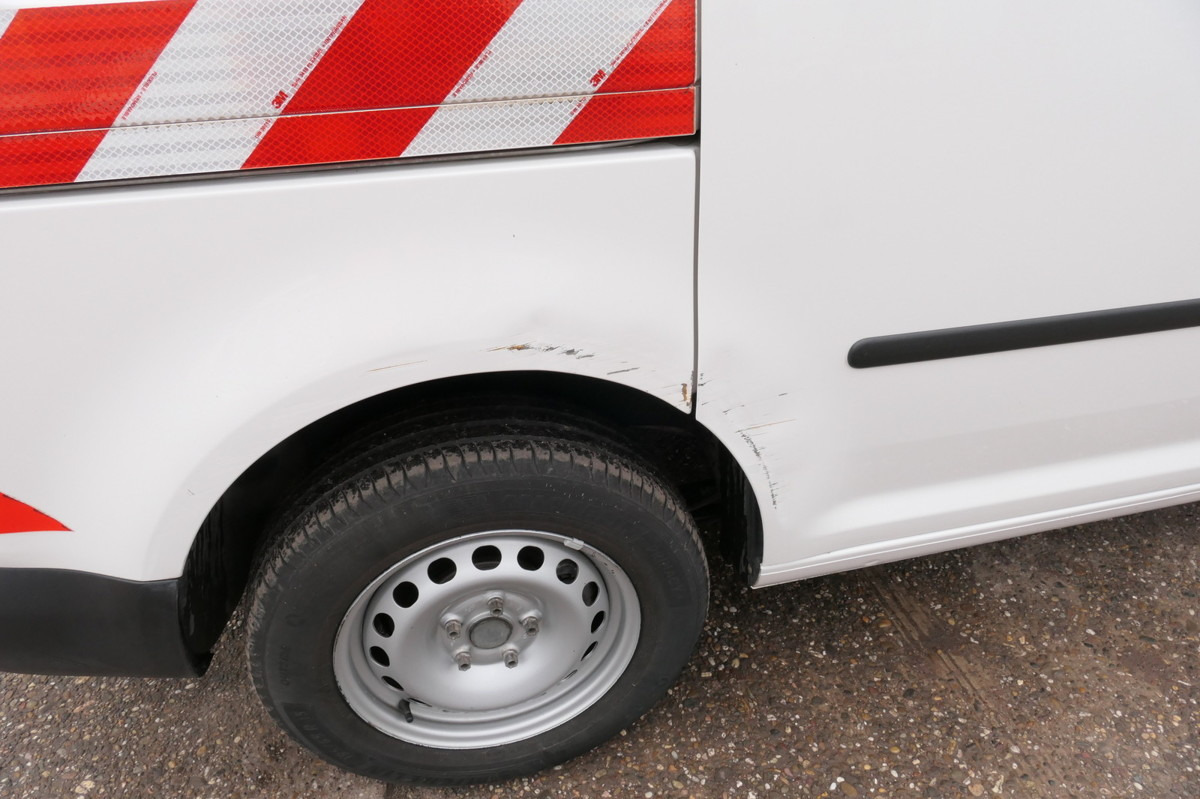 Fourgonnette VW Caddy 1,6 TDI Typ 2K Automatik Klima Sortimo Wer: photos 7