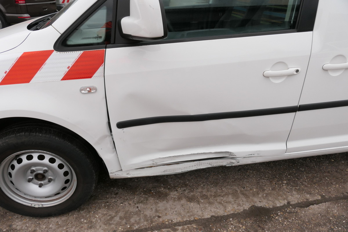 Fourgonnette VW Caddy 1,6 TDI Typ 2K Automatik Klima Sortimo Wer: photos 6