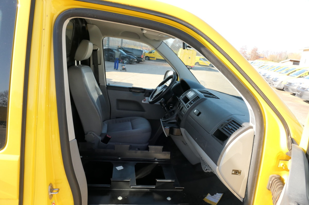 Photo d'intérieur 1: Fourgonnette VW T5 Transporter 2.0 TDI 2xSCHIEBETÜR PARKTRONIK E Photo d'intérieur 1: Fourgonnette VW T5 Transporter 2.0 TDI 2xSCHIEBETÜR PARKTRONIK E