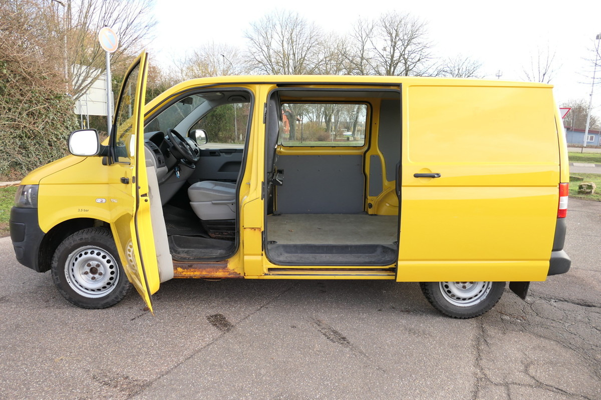 Photo d'intérieur 1: Fourgonnette VW T5 Transporter 2.0 TDI EURO-5 CoC 2xSCHIEBETÜR P