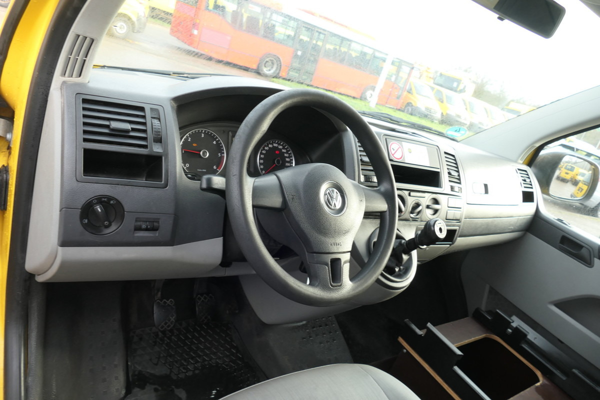 Photo d'intérieur 1: Fourgonnette VW T5 Transporter 2.0 TDI PARKTRONIK EURO-5 2xSCHIE