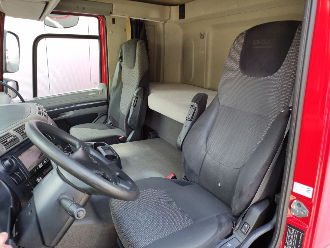 DAF CF 85.410 4x2 Spacecab - Camion fourgon: photos 5 DAF CF 85.410 4x2 Spacecab - Camion fourgon: photos 5