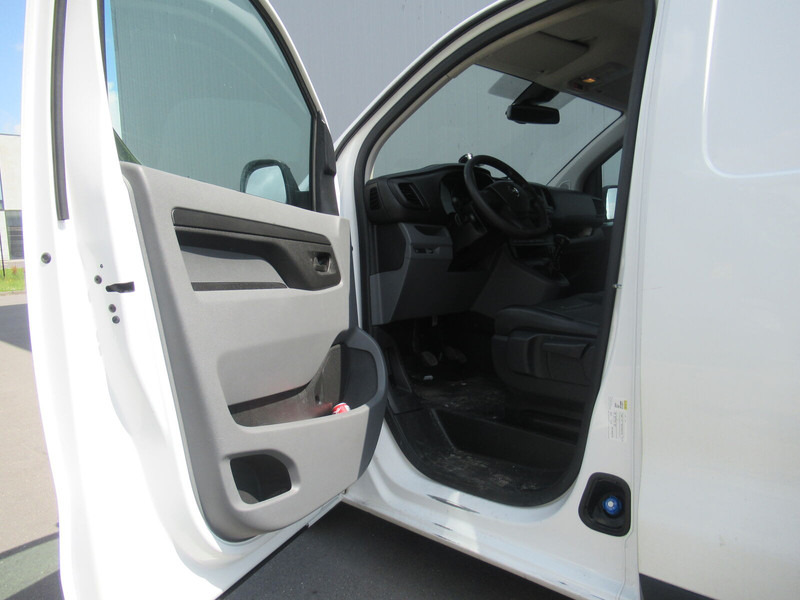 Fourgon utilitaire Opel Vivaro: photos 12