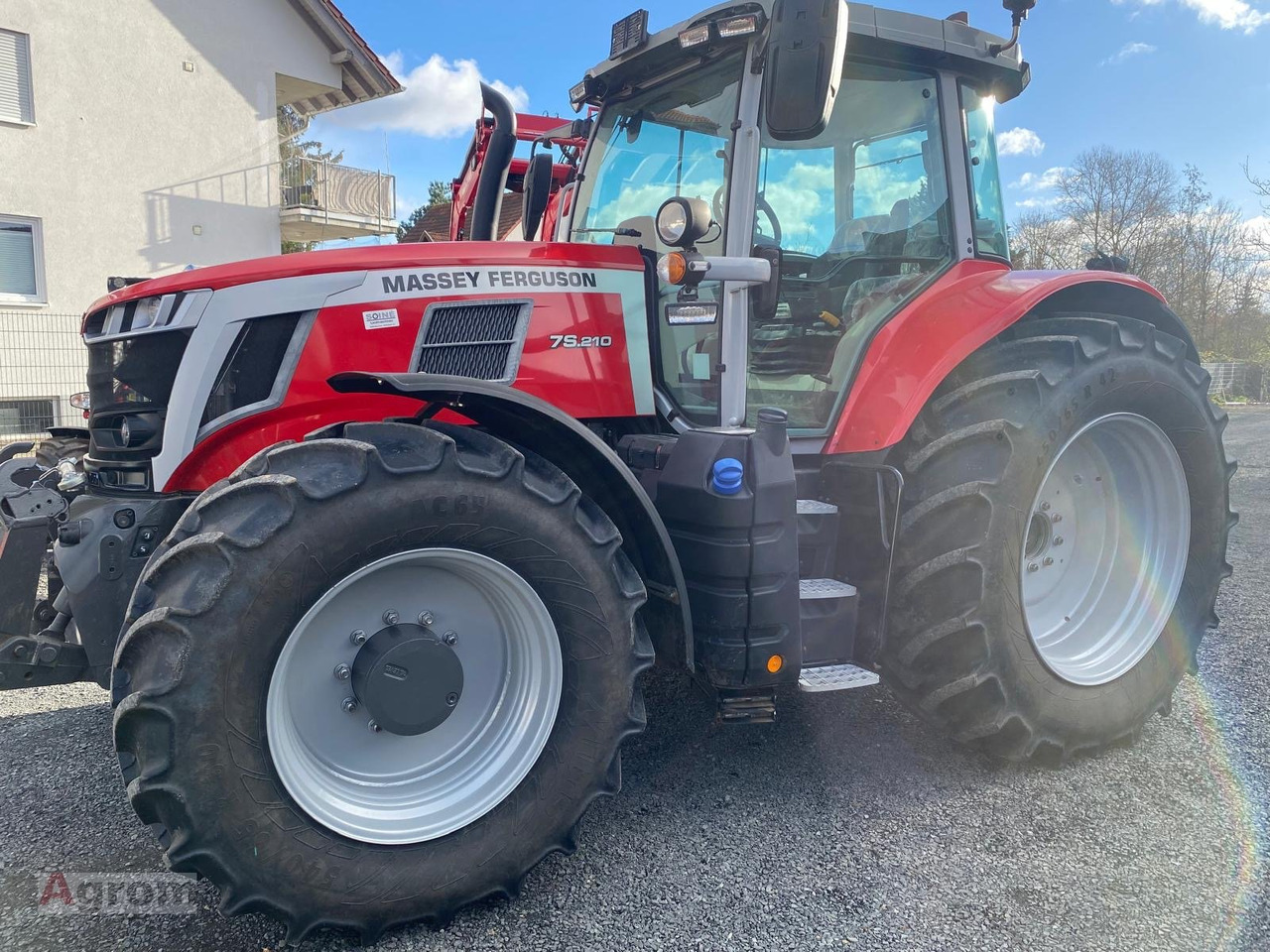 Massey Ferguson 7S.210 Dyna-VT EXCLUSIVE - Tracteur agricole: photos 1 Massey Ferguson 7S.210 Dyna-VT EXCLUSIVE - Tracteur agricole: photos 1