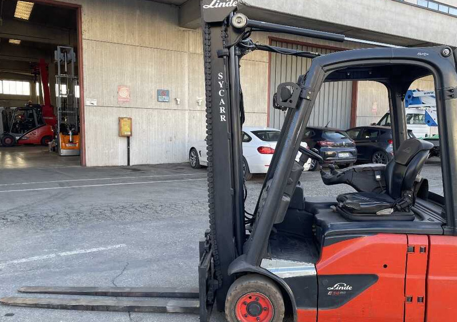 LINDE E 14-02/386 - Chariot élévateur électrique: photos 4 LINDE E 14-02/386 - Chariot élévateur électrique: photos 4
