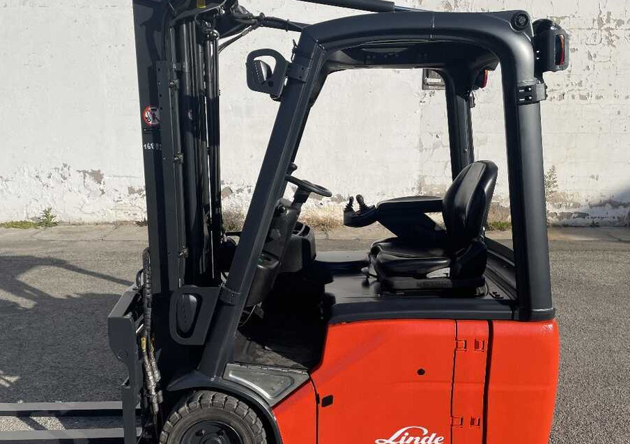 Linde E 16 C-01 (batt. 2017) - Chariot élévateur électrique: photos 2 Linde E 16 C-01 (batt. 2017) - Chariot élévateur électrique: photos 2