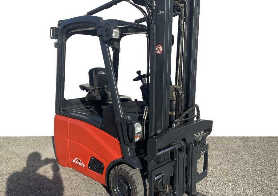Linde E 16 C-01 (batt. 2017) - Chariot élévateur électrique: photos 1 Linde E 16 C-01 (batt. 2017) - Chariot élévateur électrique: photos 1