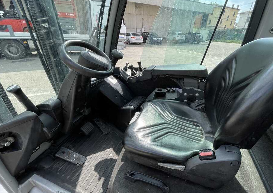 Still RX 70-30 - Chariot élévateur diesel: photos 3 Still RX 70-30 - Chariot élévateur diesel: photos 3