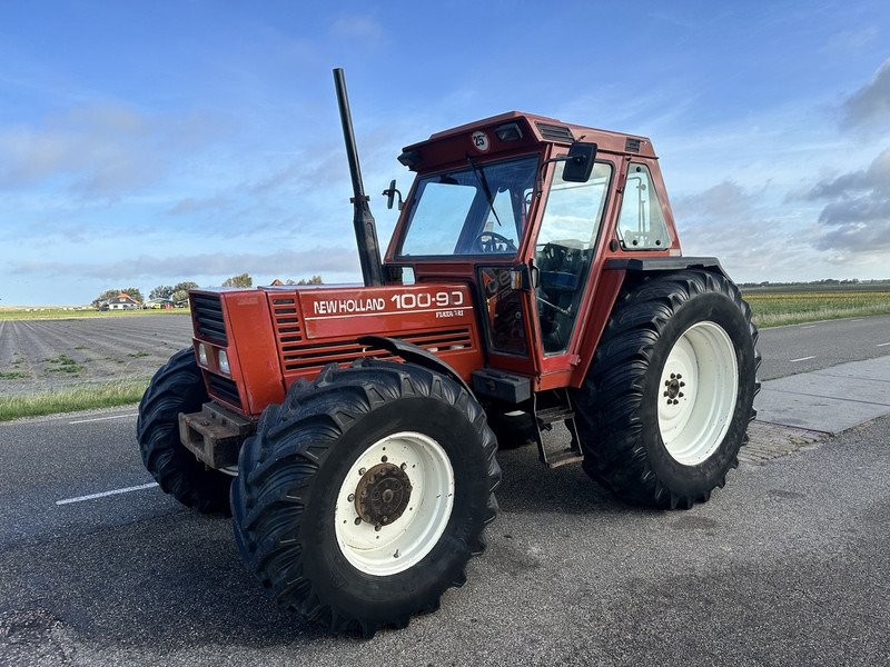 New Holland 100-90 DT - Tracteur agricole: photos 1 New Holland 100-90 DT - Tracteur agricole: photos 1