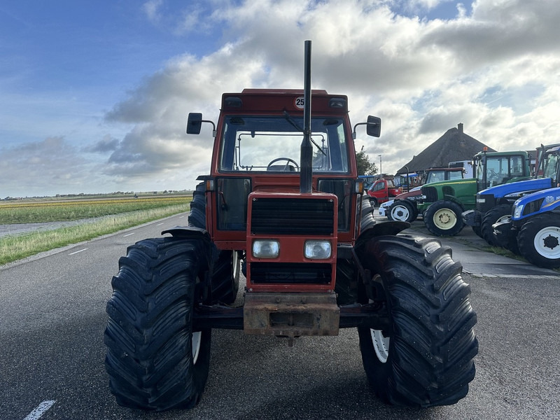 New Holland 100-90 DT - Tracteur agricole: photos 3 New Holland 100-90 DT - Tracteur agricole: photos 3