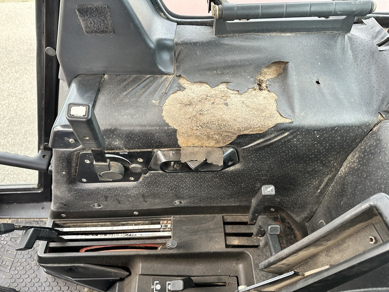 Tracteur agricole New Holland 180-90 DT: photos 9 Tracteur agricole New Holland 180-90 DT: photos 9