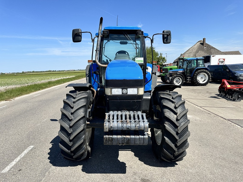 New Holland 8260 - Tracteur agricole: photos 3 New Holland 8260 - Tracteur agricole: photos 3