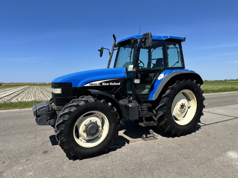 New Holland 8260 - Tracteur agricole: photos 1 New Holland 8260 - Tracteur agricole: photos 1