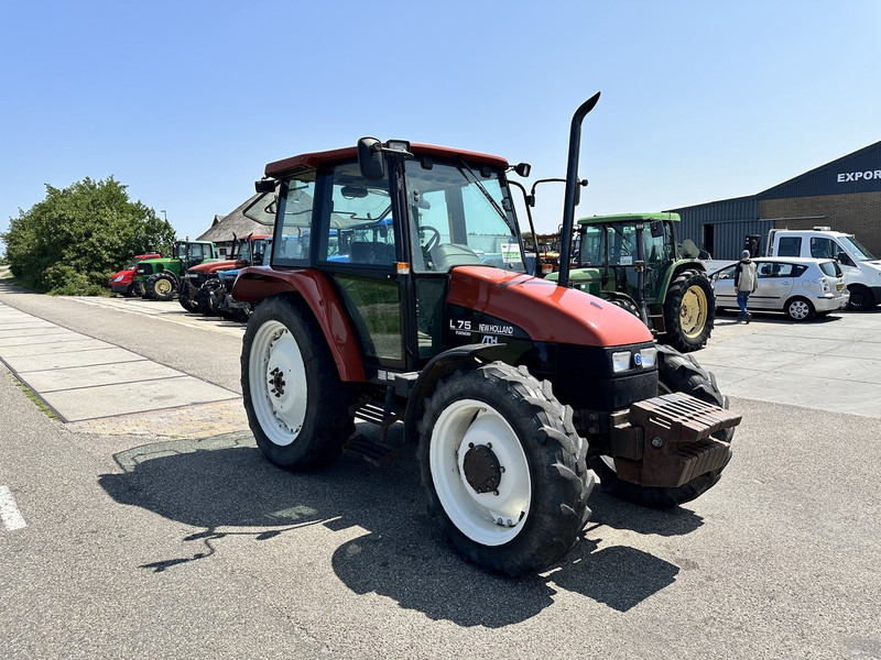 New Holland L 75 - Tracteur agricole: photos 5 New Holland L 75 - Tracteur agricole: photos 5