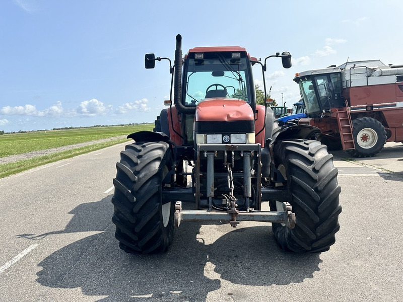 New Holland M135 - Tracteur agricole: photos 2 New Holland M135 - Tracteur agricole: photos 2
