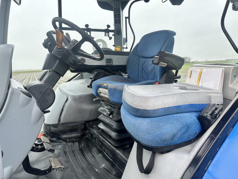 New Holland T6080 - Tracteur agricole: photos 5 New Holland T6080 - Tracteur agricole: photos 5