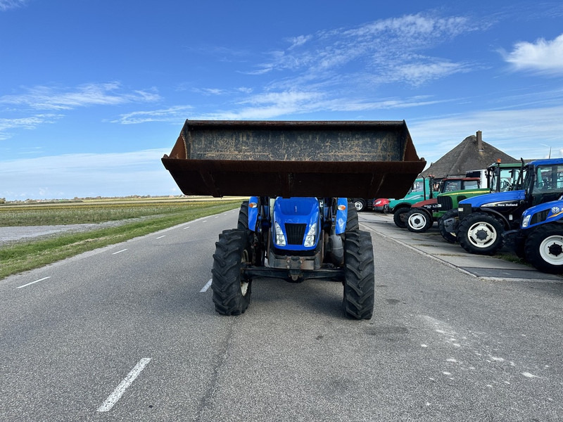 New Holland TD5.100 - Tracteur agricole: photos 3 New Holland TD5.100 - Tracteur agricole: photos 3