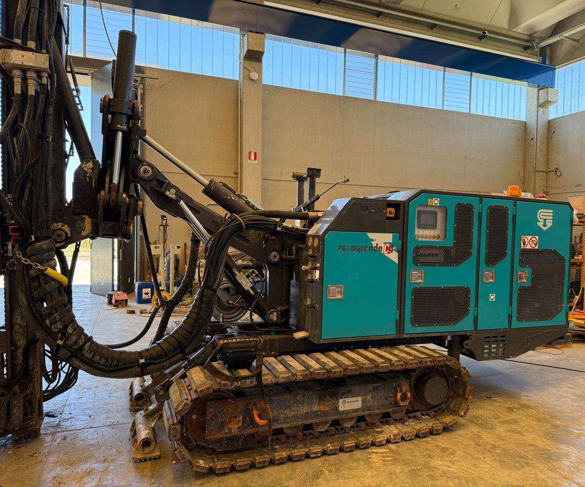 Casagrande C4 XP-2 - Mât de battage: photos 2 Casagrande C4 XP-2 - Mât de battage: photos 2