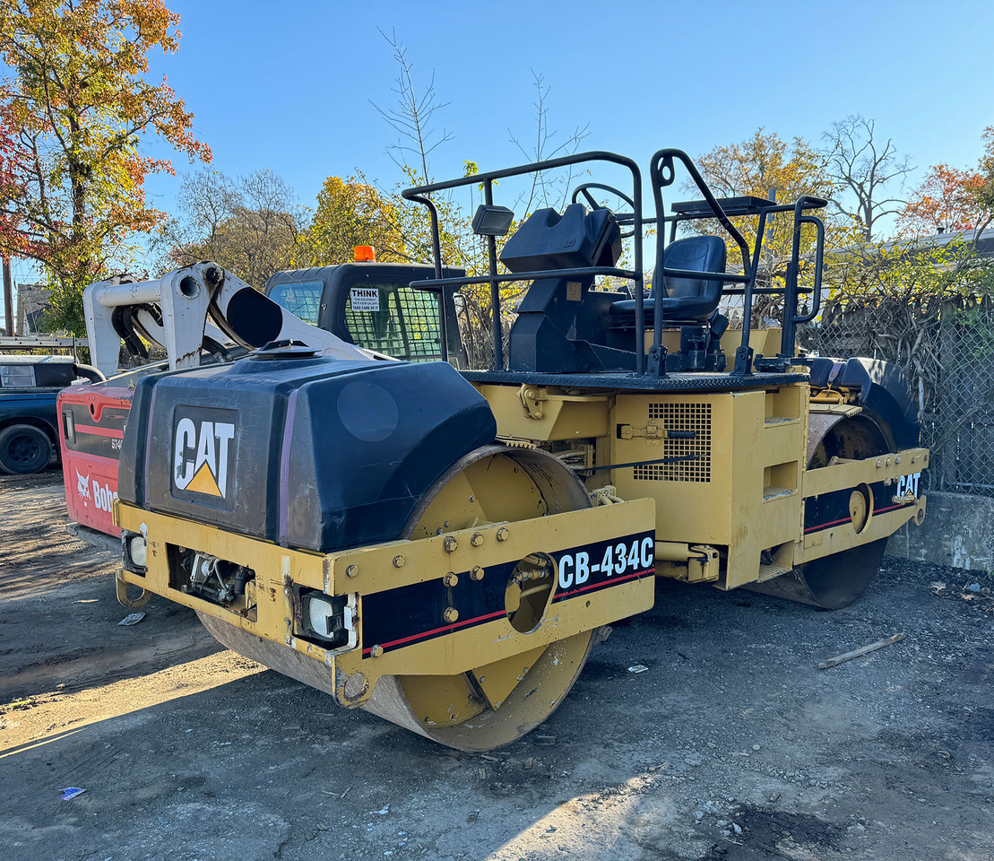 Caterpillar CB-434C - Rouleau compresseur: photos 2 Caterpillar CB-434C - Rouleau compresseur: photos 2