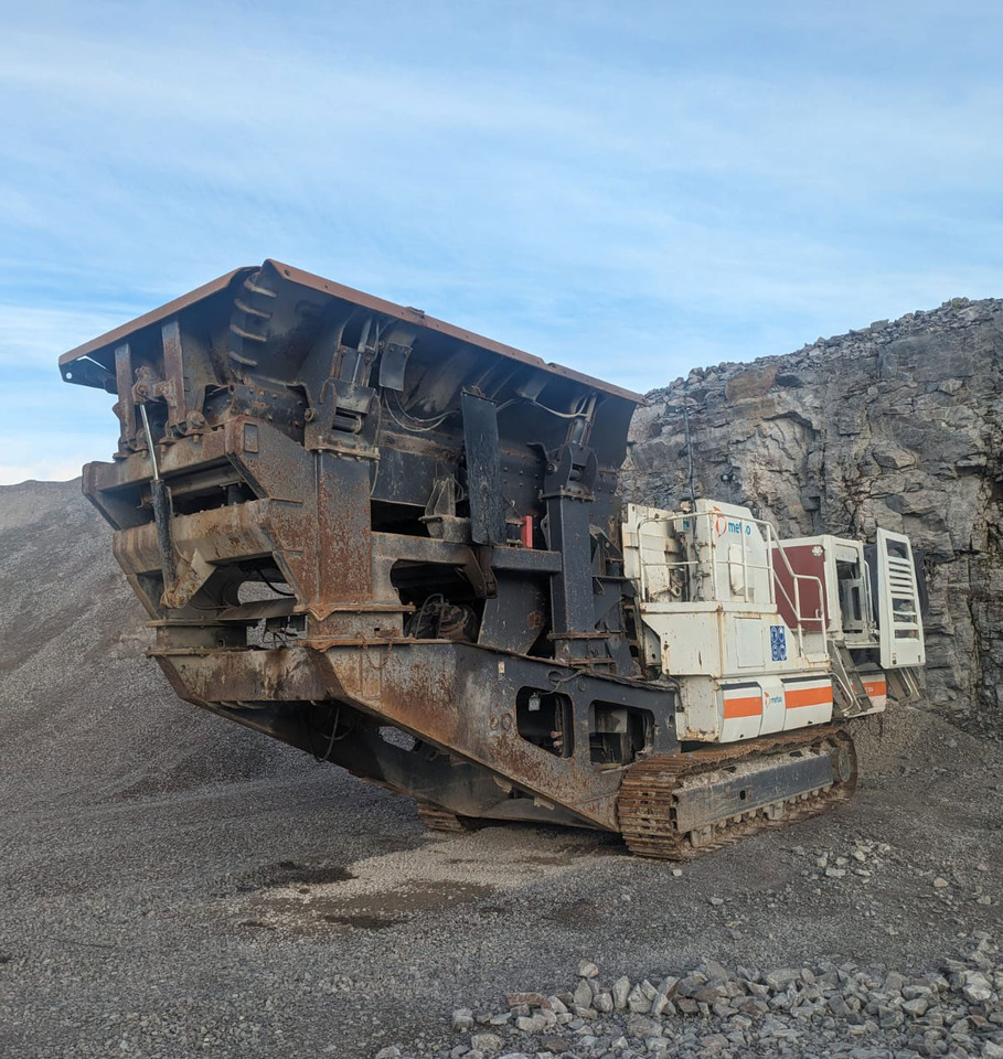 Metso LT 3054 - Concasseur à mâchoires: photos 1 Metso LT 3054 - Concasseur à mâchoires: photos 1