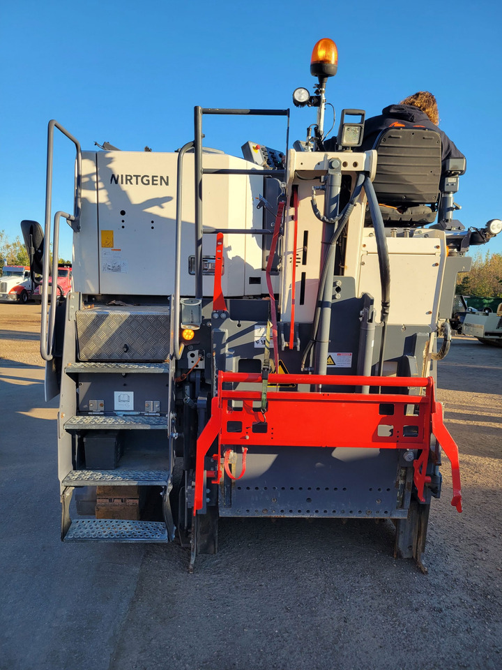 Wirtgen W 120 CFI - Fraiseuse à froid: photos 5 Wirtgen W 120 CFI - Fraiseuse à froid: photos 5