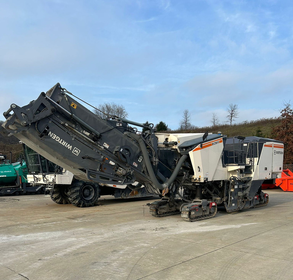 Wirtgen W 210 FI - Fraiseuse à froid: photos 2 Wirtgen W 210 FI - Fraiseuse à froid: photos 2