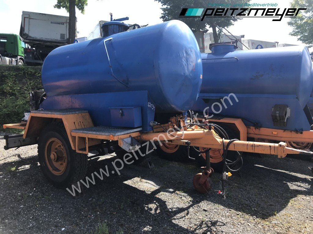 BATHE 1 Achs Anhänger Bitum / Teerkocher - 2,8 m³ Hatz Diesel-Motor 1 D 42 Z - Remorque citerne: photos 4 BATHE 1 Achs Anhänger Bitum / Teerkocher - 2,8 m³ Hatz Diesel-Motor 1 D 42 Z - Remorque citerne: photos 4