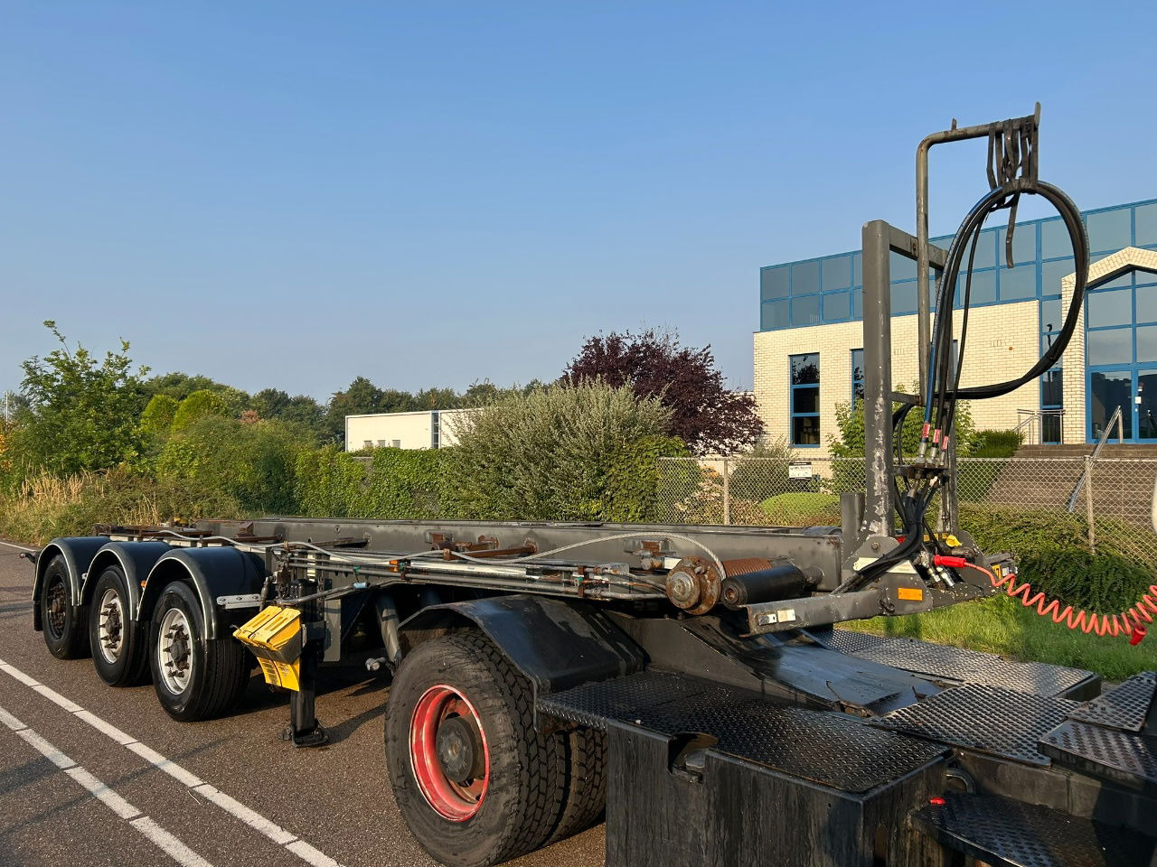 Diversen Cable system 90 tipping / disc brakes bpw / lifting axle / remote control - Semi-remorque porte-conteneur/ Caisse mobile: photos 2 Diversen Cable system 90 tipping / disc brakes bpw / lifting axle / remote control - Semi-remorque porte-conteneur/ Caisse mobile: photos 2