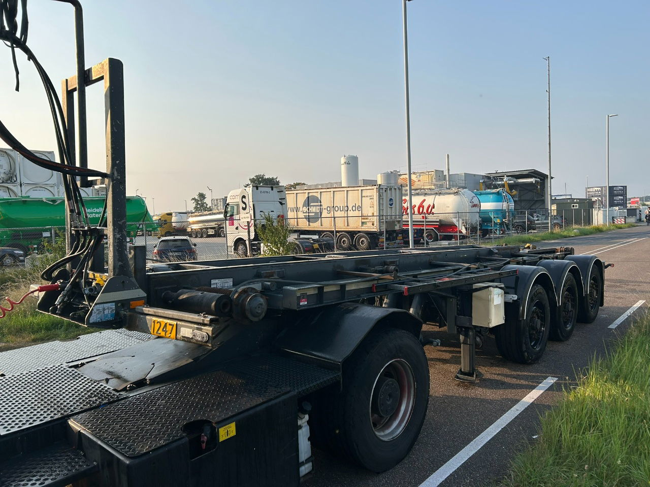 Semi-remorque porte-conteneur/ Caisse mobile Diversen Cable system 90 tipping / disc brakes bpw / lifting axle / remote control: photos 10 Semi-remorque porte-conteneur/ Caisse mobile Diversen Cable system 90 tipping / disc brakes bpw / lifting axle / remote control: photos 10