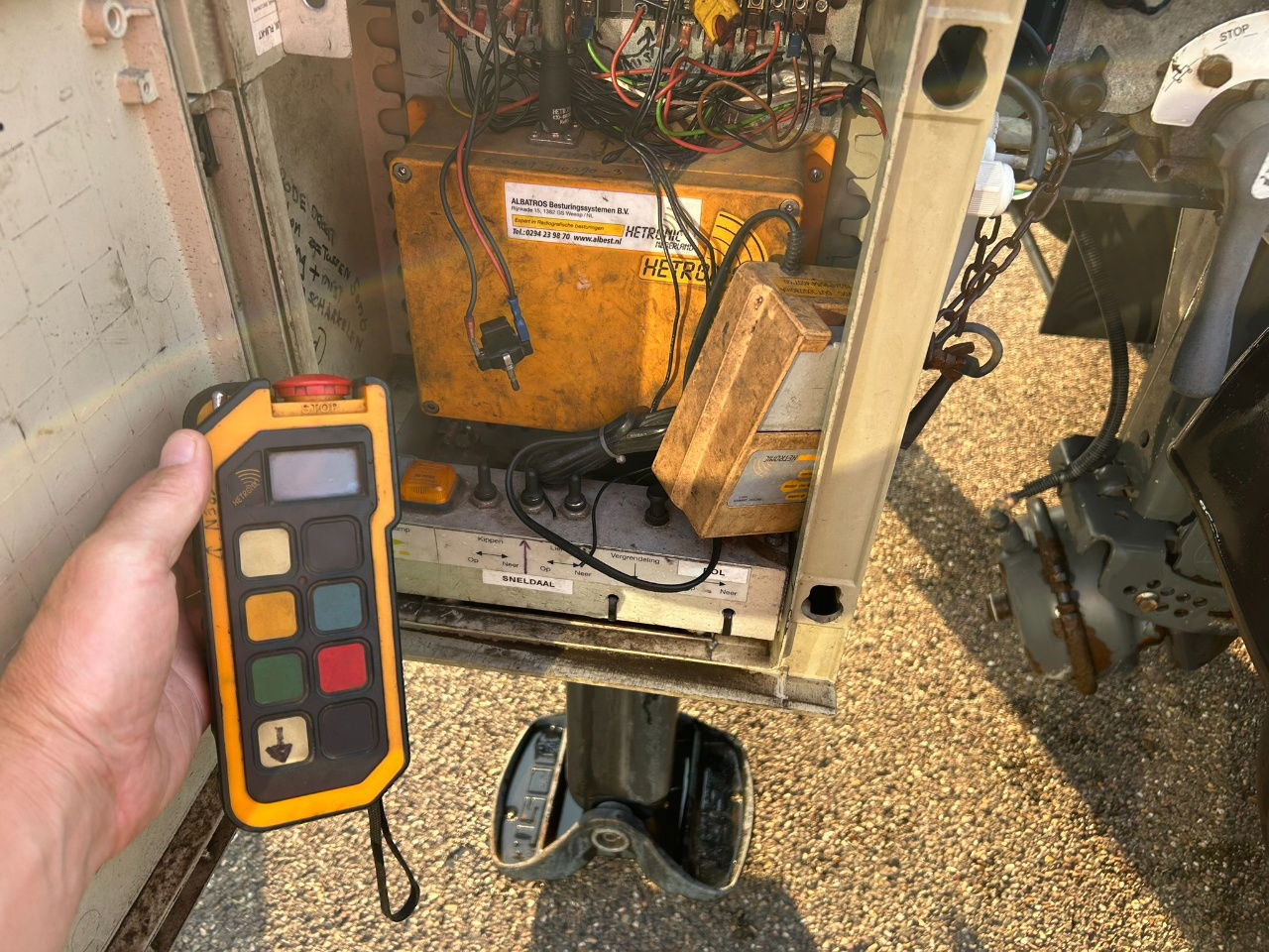 Semi-remorque porte-conteneur/ Caisse mobile Diversen Cable system 90 tipping / disc brakes bpw / lifting axle / remote control: photos 9 Semi-remorque porte-conteneur/ Caisse mobile Diversen Cable system 90 tipping / disc brakes bpw / lifting axle / remote control: photos 9