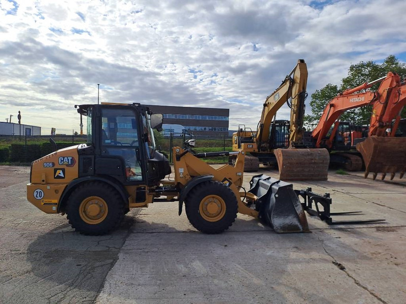 Cat 906 (Bucket+Forks) - Chargeuse sur pneus: photos 5 Cat 906 (Bucket+Forks) - Chargeuse sur pneus: photos 5