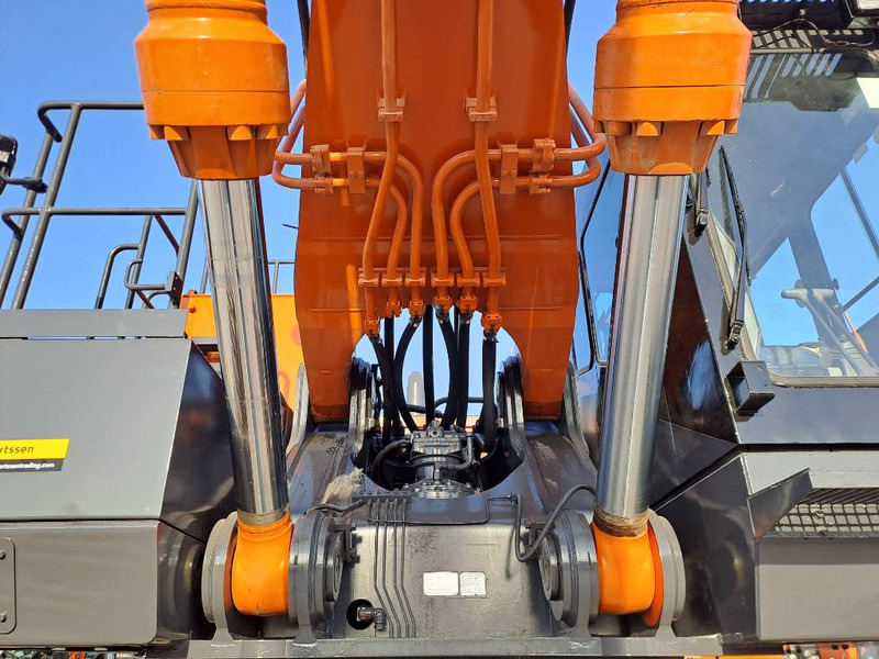 Hitachi EX1200-6 ME (New Boom + Stick)(Jebel Ali, UAE) - Pelle sur chenille: photos 3 Hitachi EX1200-6 ME (New Boom + Stick)(Jebel Ali, UAE) - Pelle sur chenille: photos 3