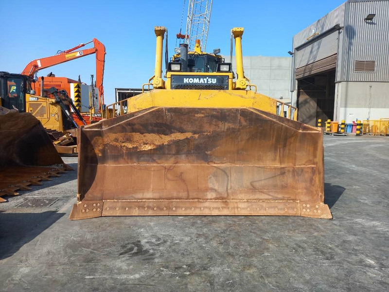 Komatsu D155A-6R (4 Pcs available in Abu Dhabi) - Bulldozer: photos 3 Komatsu D155A-6R (4 Pcs available in Abu Dhabi) - Bulldozer: photos 3