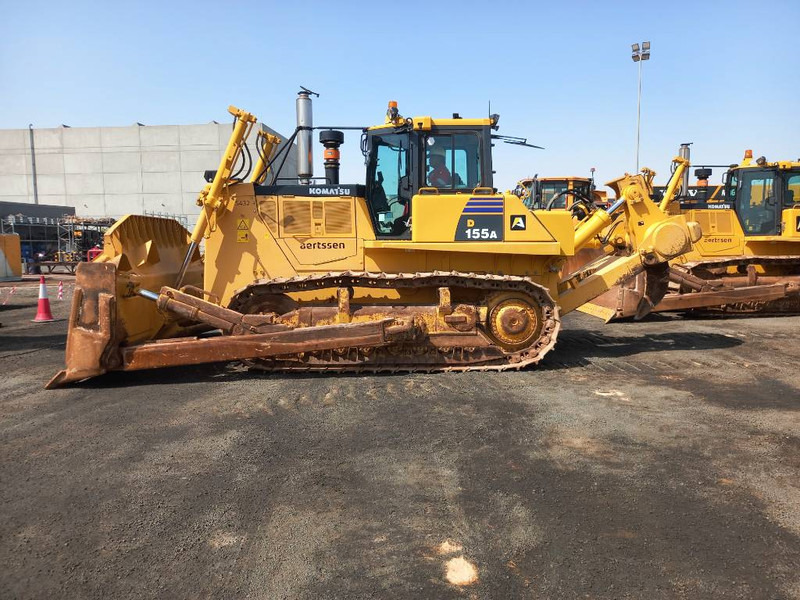 Komatsu D155A-6R (4 Pcs available in Abu Dhabi) - Bulldozer: photos 1 Komatsu D155A-6R (4 Pcs available in Abu Dhabi) - Bulldozer: photos 1