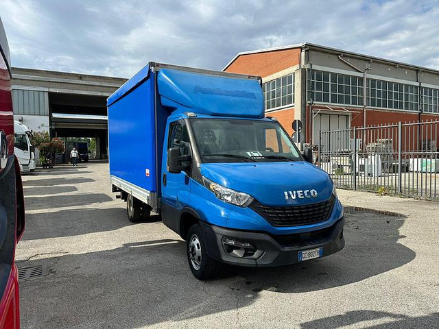 Iveco 35C16 - Utilitaire rideaux coulissants (PLSC): photos 1 Iveco 35C16 - Utilitaire rideaux coulissants (PLSC): photos 1