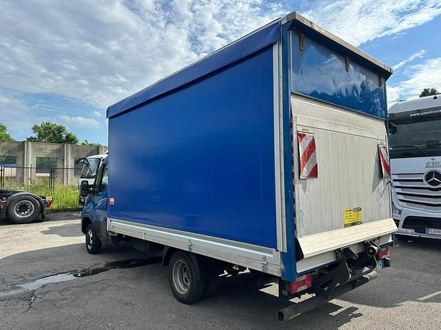 Iveco 35C16 - Utilitaire rideaux coulissants (PLSC): photos 3 Iveco 35C16 - Utilitaire rideaux coulissants (PLSC): photos 3
