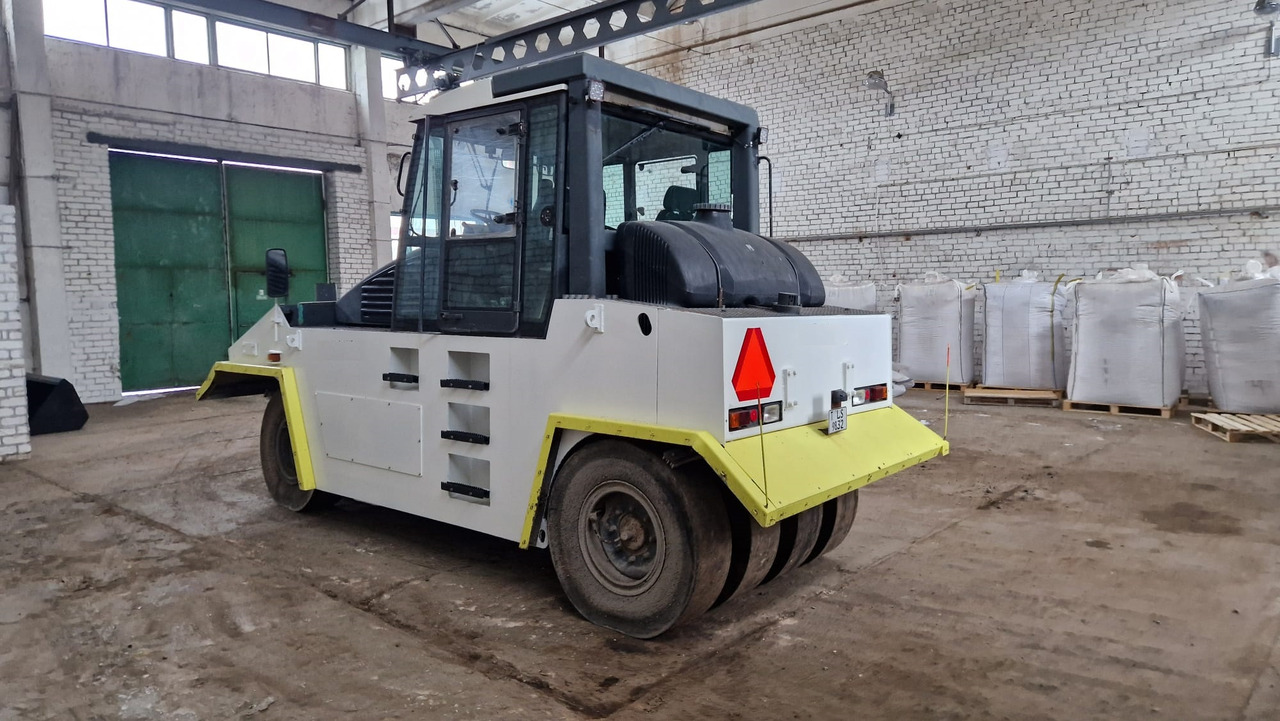 BOMAG BW24 R - Compacteur à pneus: photos 3 BOMAG BW24 R - Compacteur à pneus: photos 3
