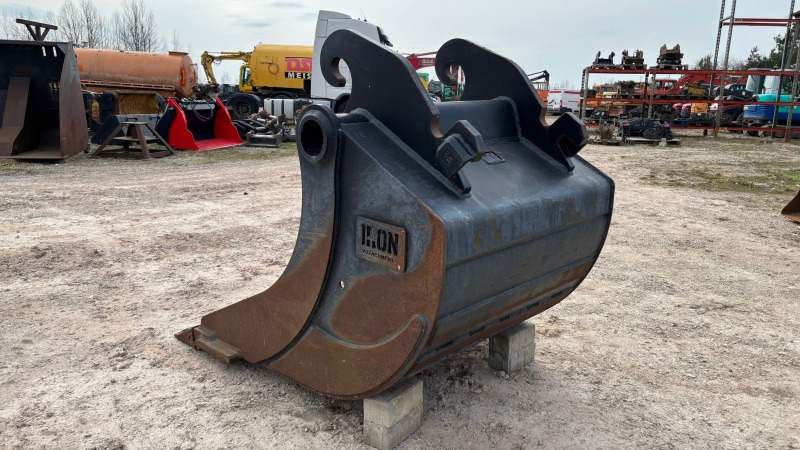 IRON ATTACHMENTS CW30 1100mm - Godet pour pelle pour Pelle: photos 2 IRON ATTACHMENTS CW30 1100mm - Godet pour pelle pour Pelle: photos 2