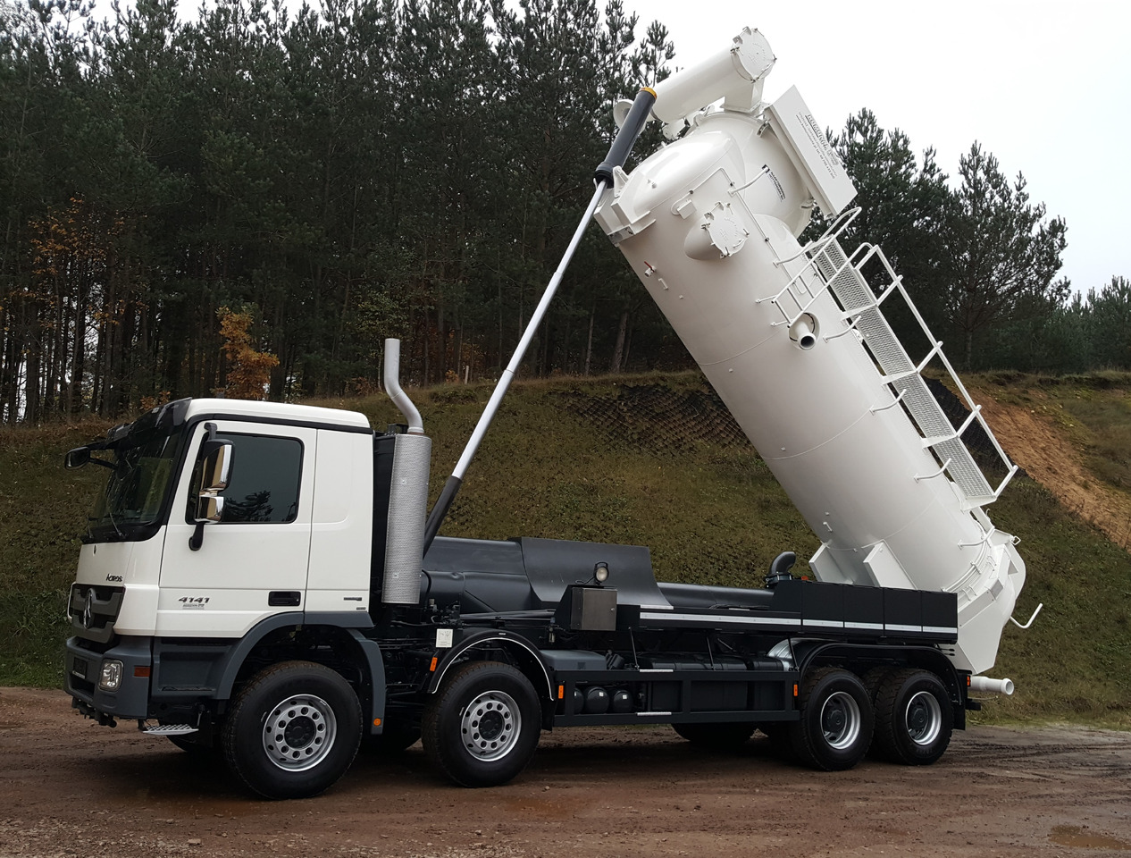 Mercedes NAAKTGEBOREN Vacu Press 8000 - Camion hydrocureur: photos 2 Mercedes NAAKTGEBOREN Vacu Press 8000 - Camion hydrocureur: photos 2