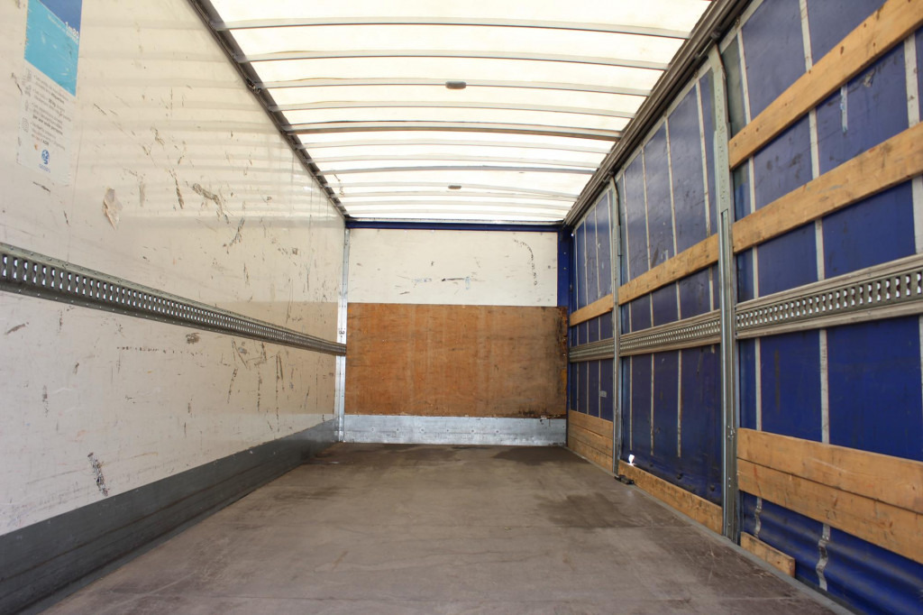 MAN TGL 12.220 Plane-Koffer 7,5 m LBW Klima 199TKm - Camion à rideaux coulissants: photos 3 MAN TGL 12.220 Plane-Koffer 7,5 m LBW Klima 199TKm - Camion à rideaux coulissants: photos 3