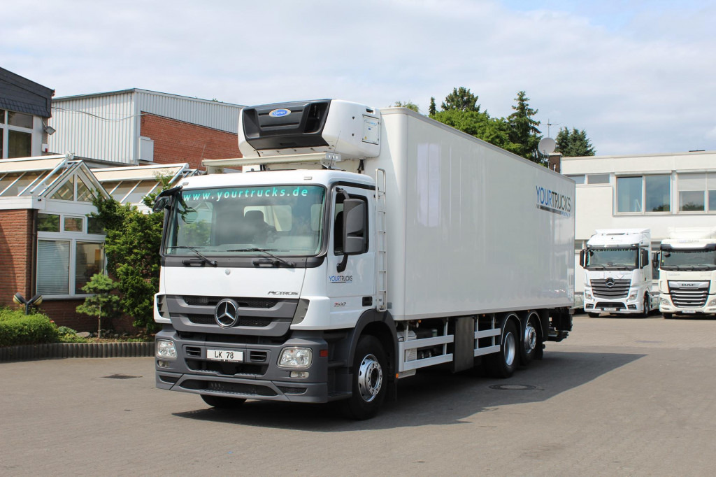 Mercedes-Benz Actros 2532 E5 CS 1150 Multi Bi-Temp LBW Rolltor - Camion frigorifique: photos 1 Mercedes-Benz Actros 2532 E5 CS 1150 Multi Bi-Temp LBW Rolltor - Camion frigorifique: photos 1