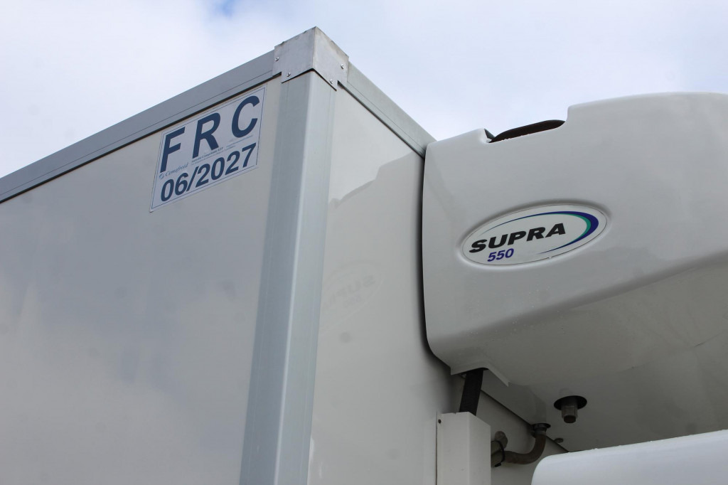 Renault D 12 Carrier Supra 550 Strom Tür LBW FRC 2027 - Camion frigorifique: photos 5 Renault D 12 Carrier Supra 550 Strom Tür LBW FRC 2027 - Camion frigorifique: photos 5